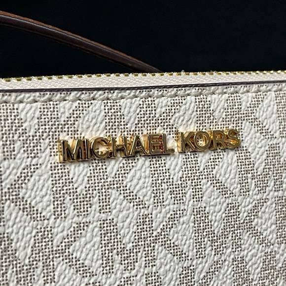 Michael Kors Wristlet Clutch - Picture 6 of 6